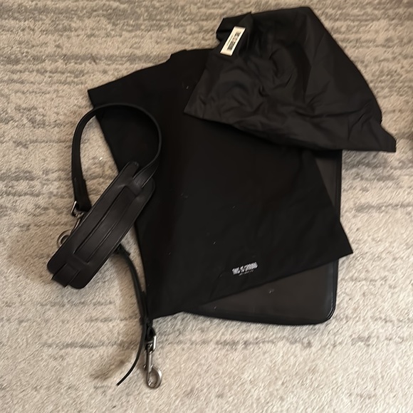 Leather laptop sleeve for 13” laptop - Picture 5 of 6